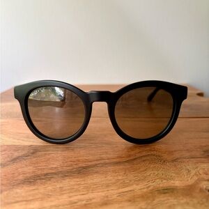 GUCCI Matte Black Round Sunglasses w Signature Red & Green Stripes + Gucci Case
